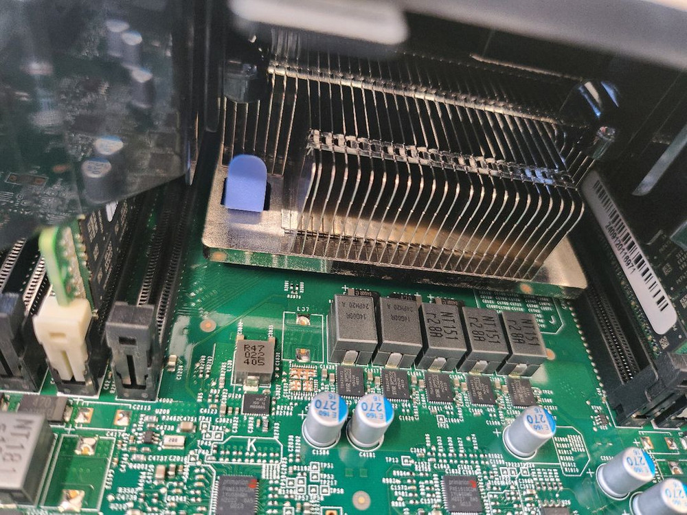 Dell R740(순정레일 포함) & Lenovo x3650 M5 서버 이미지