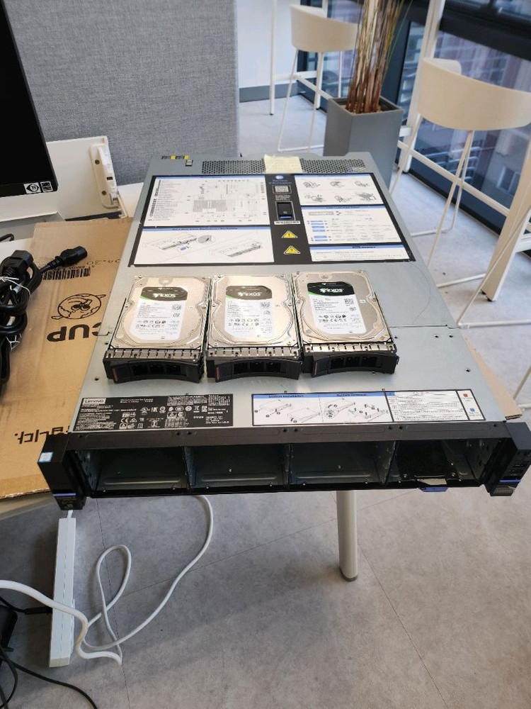 Dell R740(순정레일 포함) & Lenovo x3650 M5 서버 이미지