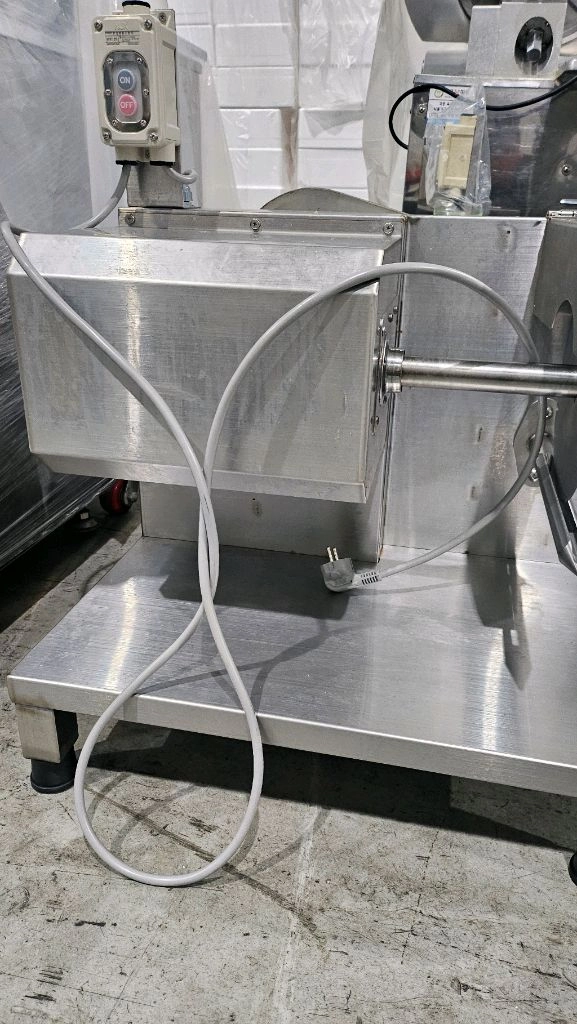 닭분할기 닭절단기 이미지