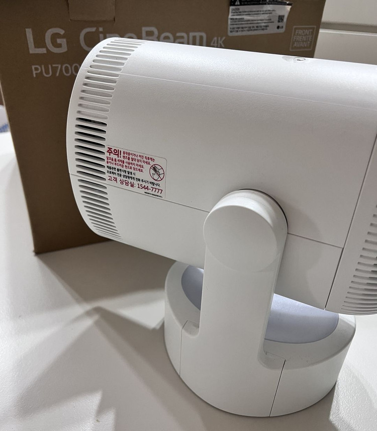 LG 씨네빔 PU700R 4K UHD 프로젝터 이미지