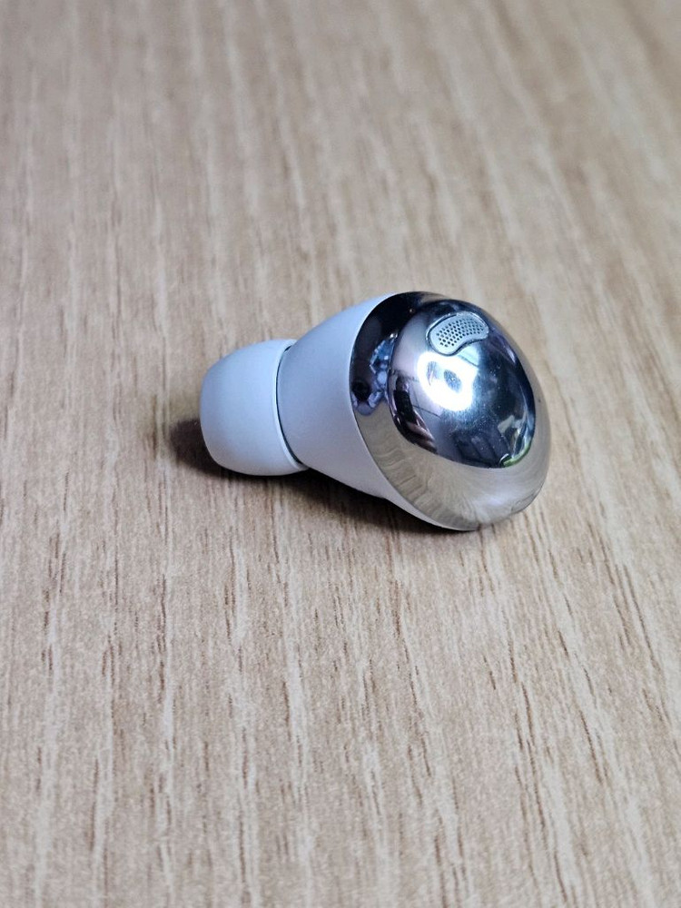 갤럭시 버즈프로 팬텀실버 오른쪽 SM-R190 이미지
