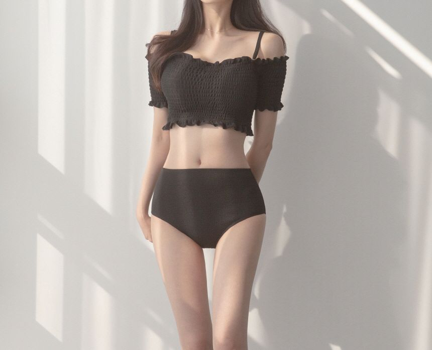 프릴 오프숄더 비키니 수영복 이미지