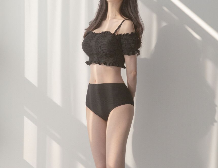 프릴 오프숄더 비키니 수영복 이미지