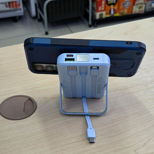 20000mah thousta 맥세이프 보조 베터리 고속 무선충전 대용량 캐이블 포함 이미지