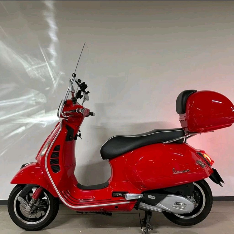 베스파 GTS125 2020년 탑박스 세팅 낮은키로수 판매 이미지