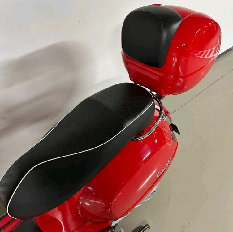 베스파 GTS125 2020년 탑박스 세팅 낮은키로수 판매 이미지