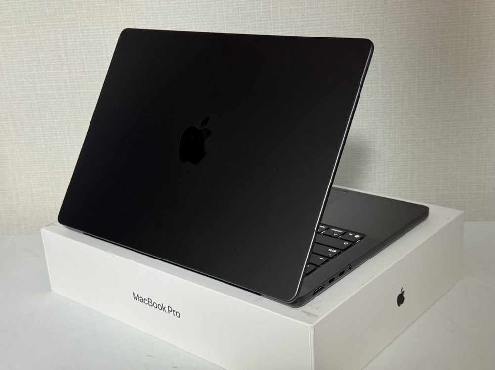 미사용 새상품 맥북프로 M5 14인치 상태 A+급 RAM 24G SSD 1TB 이미지