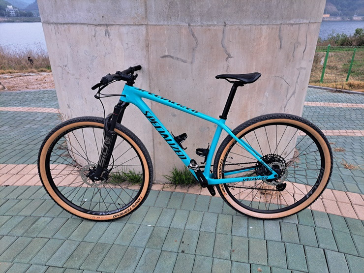 스페셜라이즈 카본 MTB 에픽 베이스 팝니다. 이미지