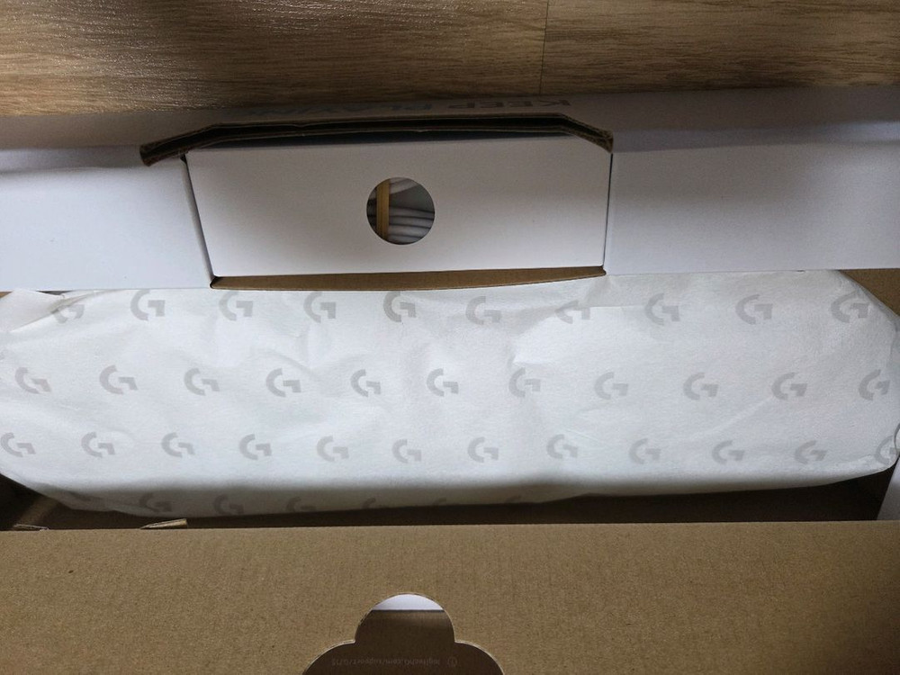 로지텍 G715 무선 게이밍 키보드 화이트 이미지