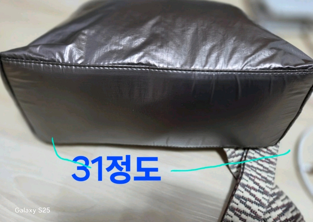 나일론 소재 숄더백 크로스백 이미지