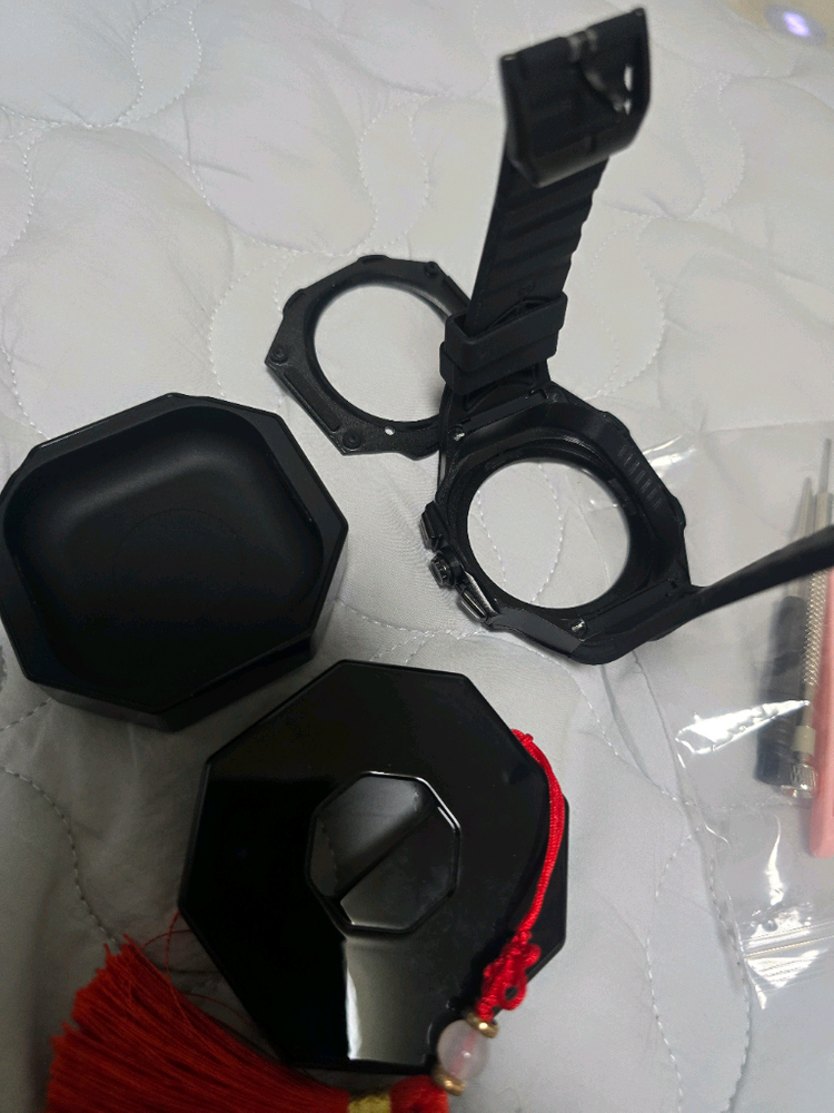 갤럭시 워치 울트라 카본 스트랩이랑 버즈4 케이스 팝니다 이미지