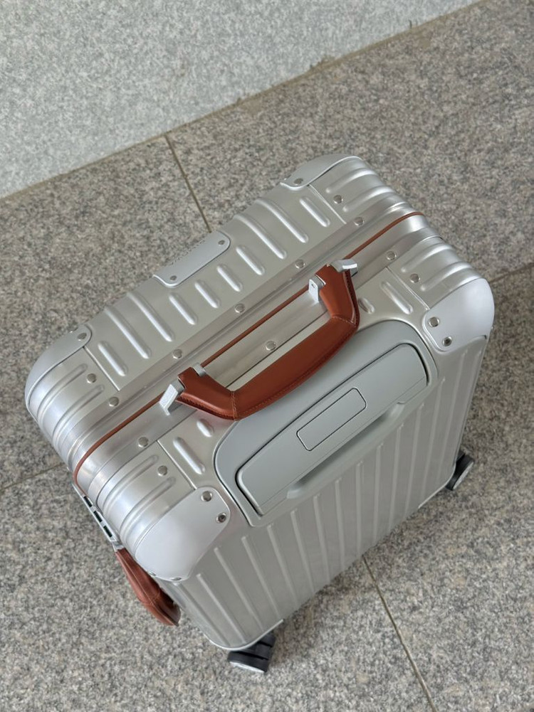 리모와 오리지널 트위스트 브라운 캐빈 이미지