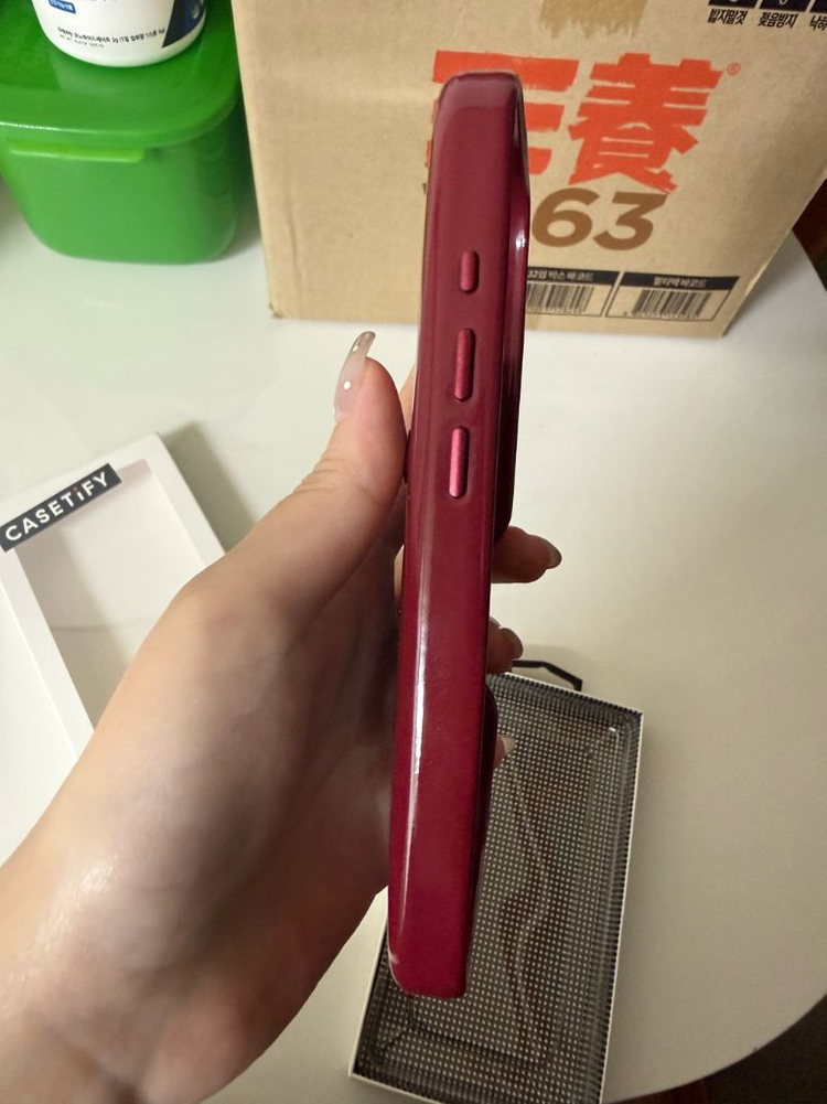 케이스티파이 아이폰 16 프로 발렌타인 한정 필로우 케이스 이미지