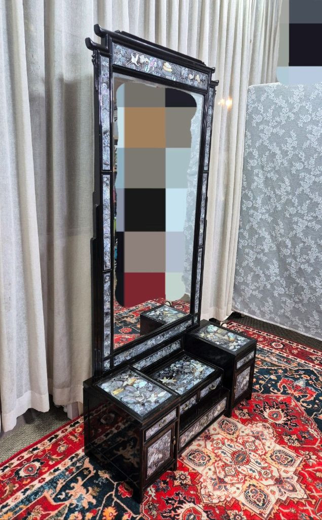 전통고가구 인테리어 자개화장대 이미지