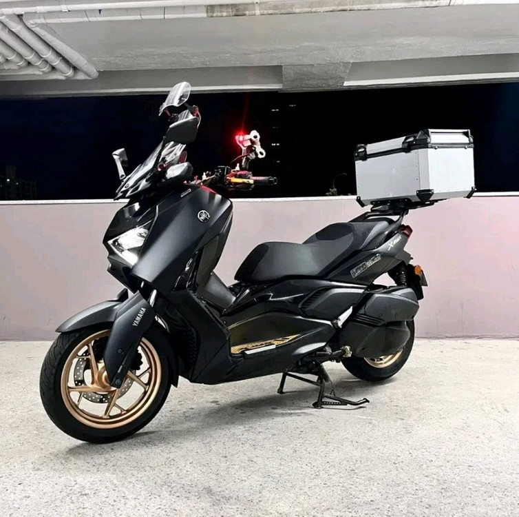 Xmax 300 23년식 24년형 페리모델2만키로 이미지