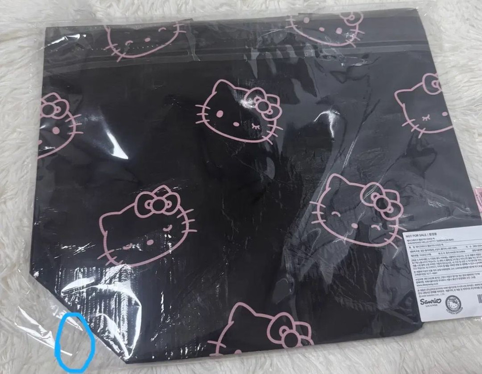 웨이크메이크 헬로키티 타포린백+인형키링 이미지