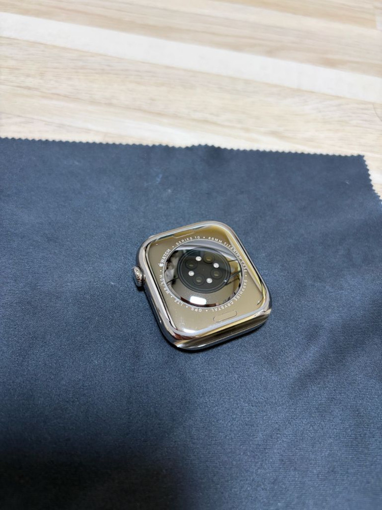 애플워치 10 46mm 내추럴 티타늄 이미지