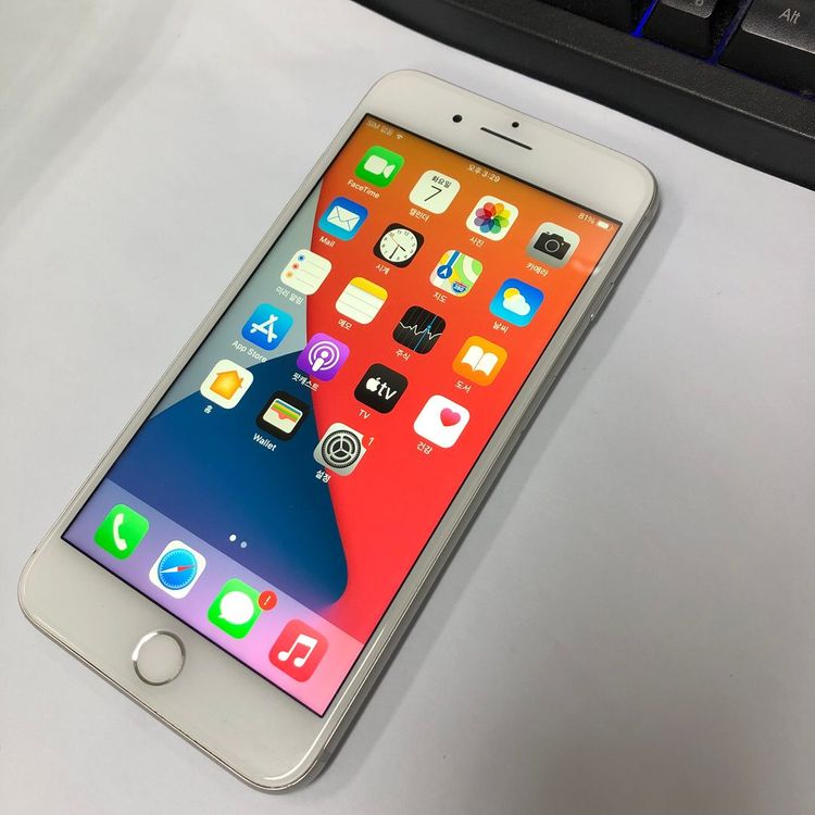 아이폰8플러스 64GB 실버 중고폰 배터리100% 카메라폰 레트로감성 089973 이미지
