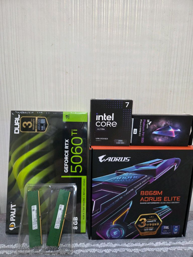 인텔 작업용 265K, 5060ti, 32GB DDR5, 2TB SSD 부품 이미지