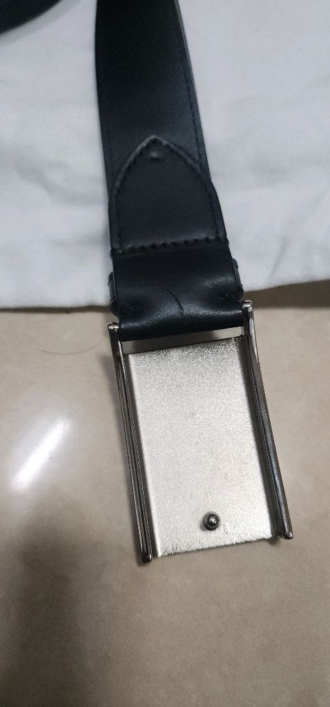 버버리 남자 벨트 이미지