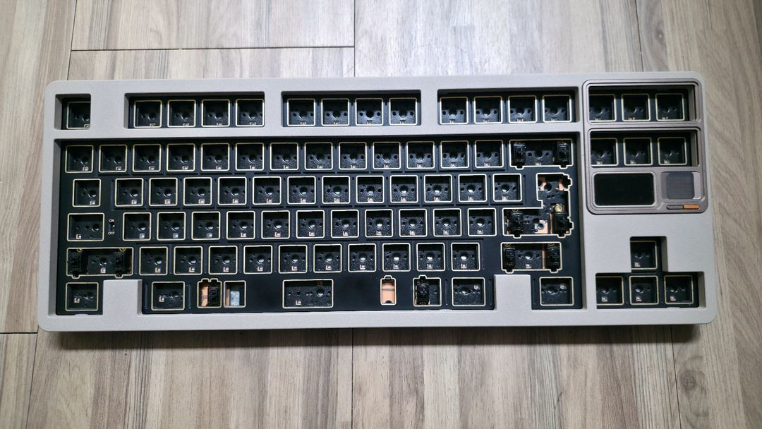 QK80mk2 커스텀키보드 컬러 밀크티 이미지