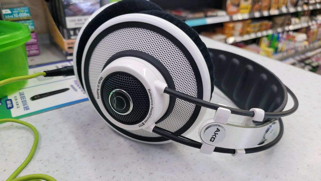 AKG Q701 헤드폰 이미지