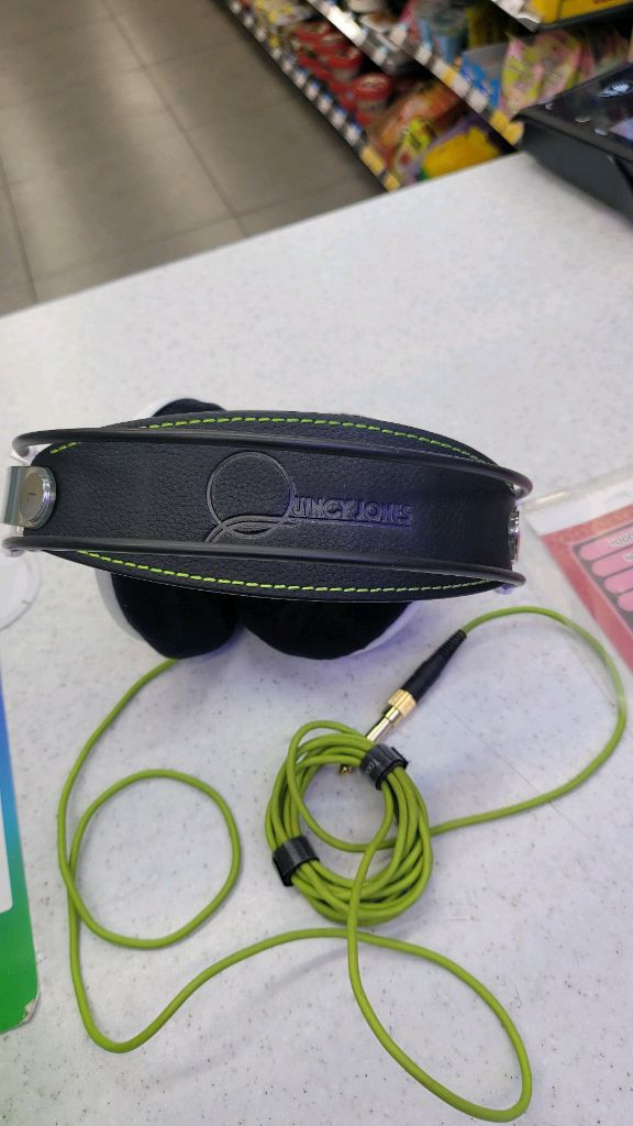 AKG Q701 헤드폰 이미지