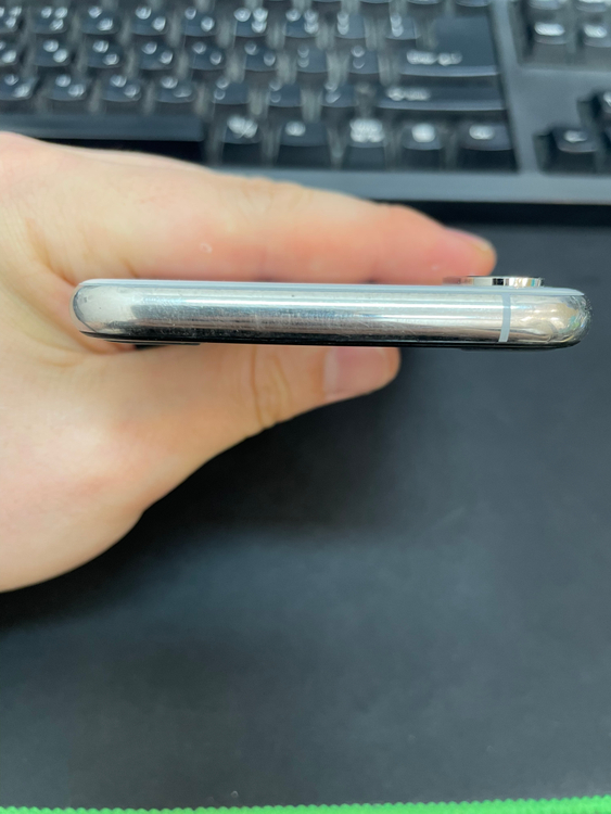 아이폰XS 실버 해외판 512GB 상태좋은 중고26만7천팝니다. 이미지