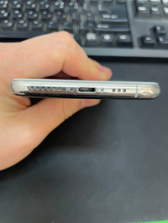 아이폰XS 실버 해외판 512GB 상태좋은 중고26만7천팝니다. 이미지