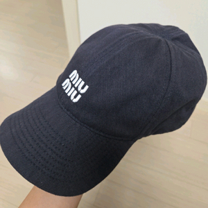 미우미우 볼캡 이미지
