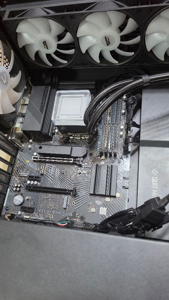 라이젠 7800x3d rtx5070 컴퓨터 본체 이미지