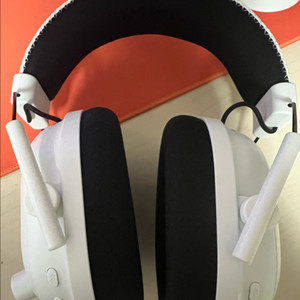 블랙샤크v2 pro 화이트 무선 헤드셋 이미지