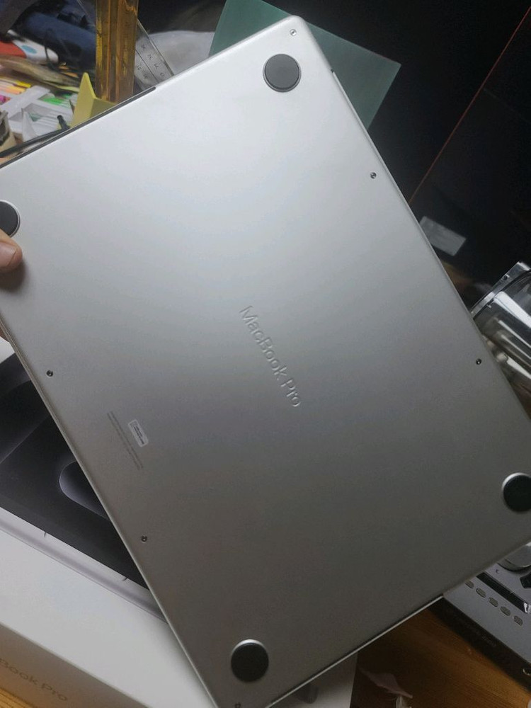 맥북 pro 프로 m5 14인치 16gb 512gb 영어자판 영문 팝니다 이미지