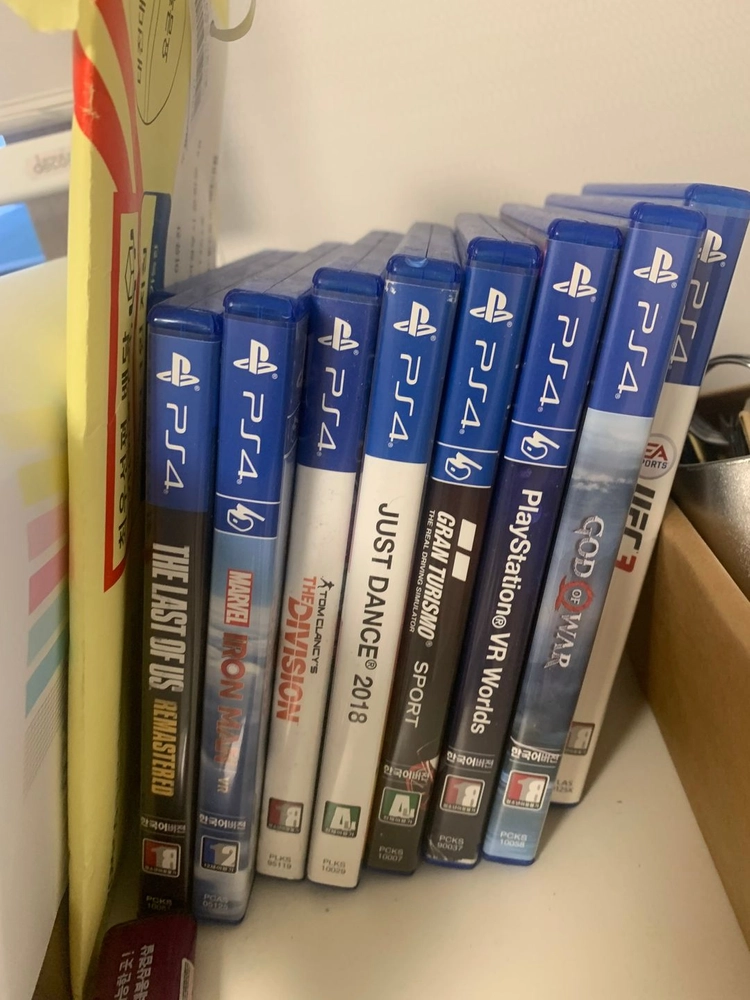 Ps4 급처 합니다 더이상 게임을 안하네요 이미지