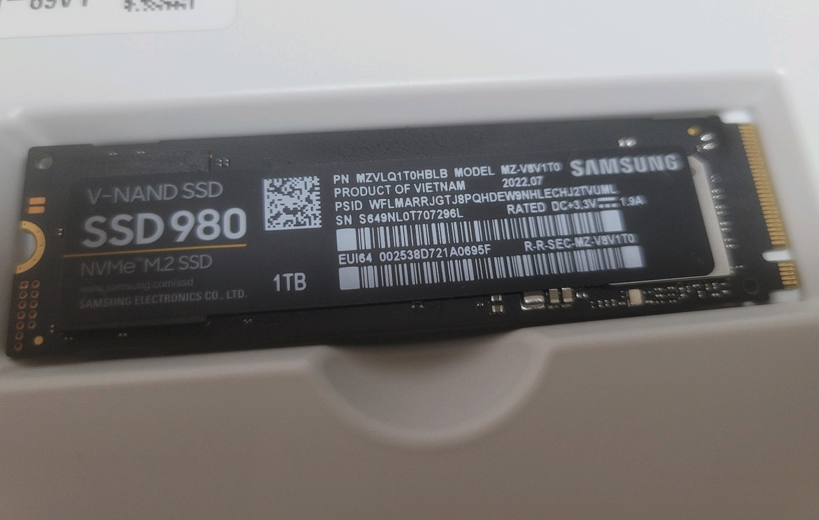 M.2 NVMe SSD 1TB 이미지