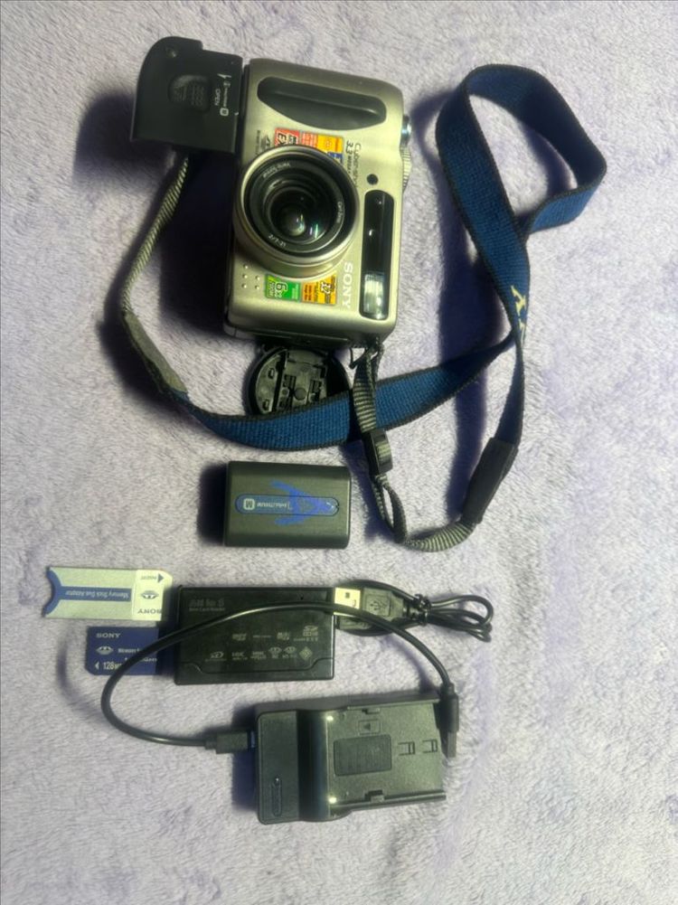 소니 사이버샷 DSC S75 Y2K 빈티지 디카 팝니다 상품 정보• 브랜드/모델명: SONY Cyber-shot 이미지