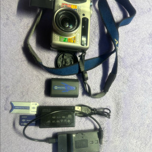 소니 사이버샷 DSC S75 Y2K 빈티지 디카 팝니다 상품 정보• 브랜드/모델명: SONY Cyber-shot 이미지