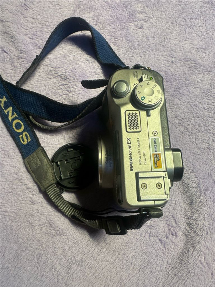 소니 사이버샷 DSC S75 Y2K 빈티지 디카 팝니다 상품 정보• 브랜드/모델명: SONY Cyber-shot 이미지