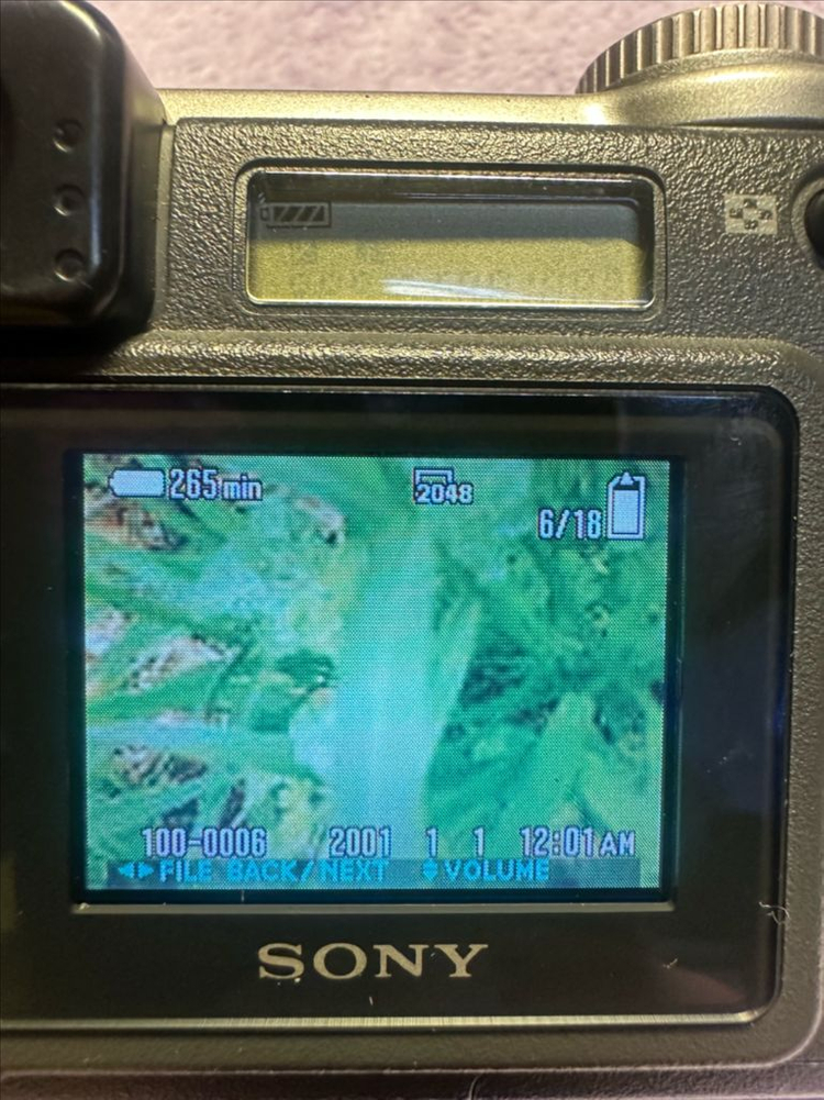 소니 사이버샷 DSC S75 Y2K 빈티지 디카 팝니다 상품 정보• 브랜드/모델명: SONY Cyber-shot 이미지
