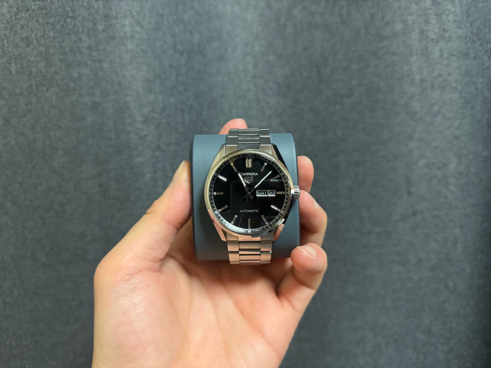 태그호이어 까레라 칼리버5 데이데이트 오토매틱 41mm 블랙 판매합니다 : ) 이미지