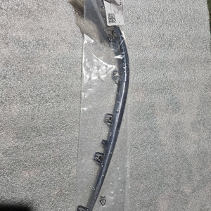벤츠E300 앞범퍼 몰딩 (우측) 새상품 이미지