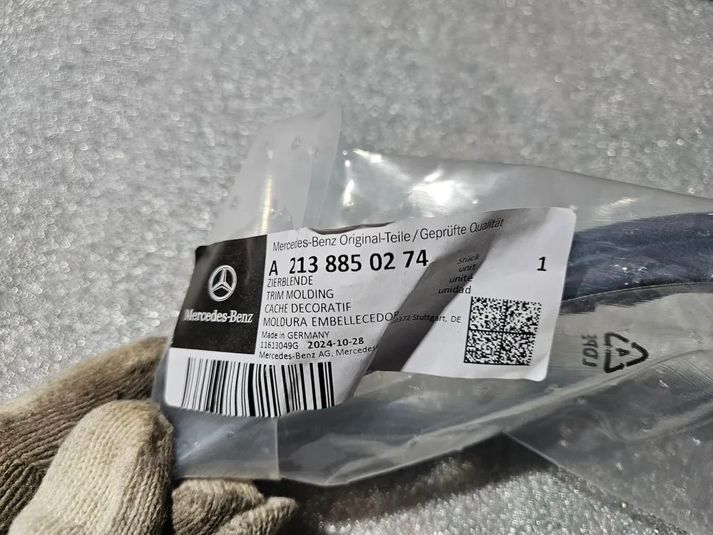 벤츠E300 앞범퍼 몰딩 (우측) 새상품 이미지