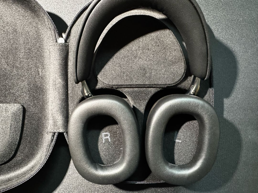 Bowers & Wilkins PX8 S2 노이즈캔슬링 헤드폰 이미지