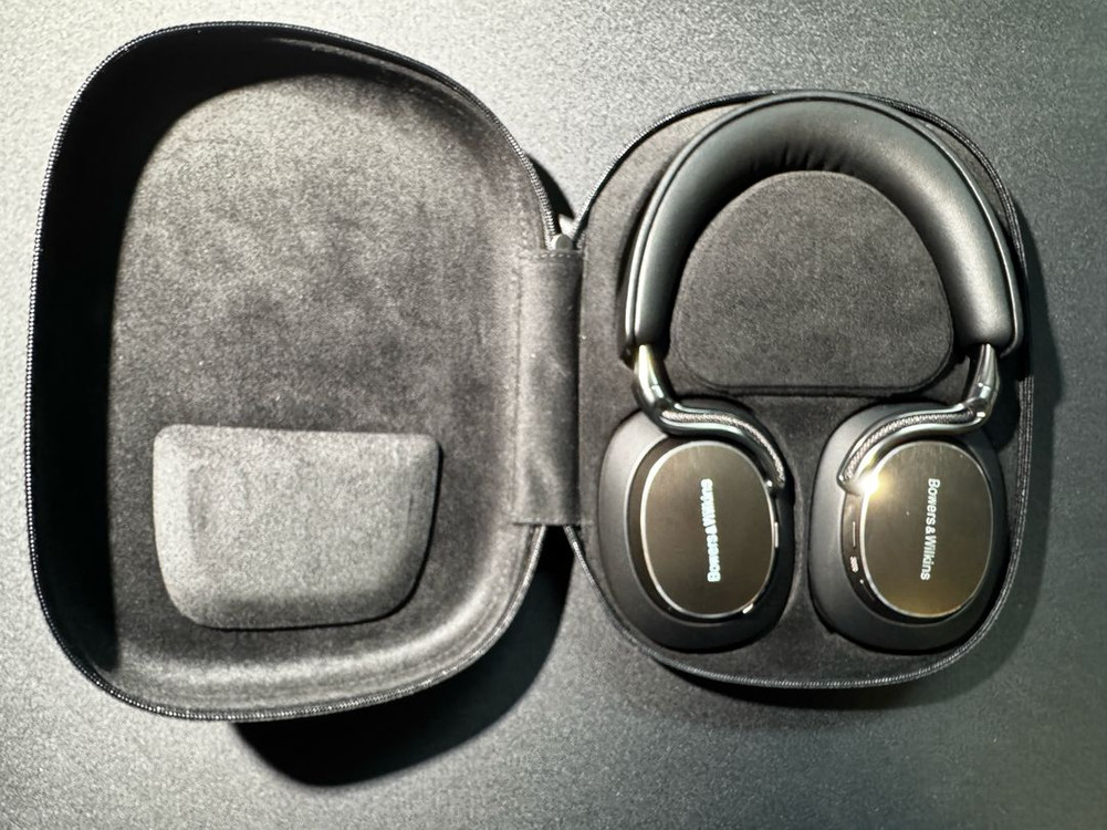 Bowers & Wilkins PX8 S2 노이즈캔슬링 헤드폰 이미지