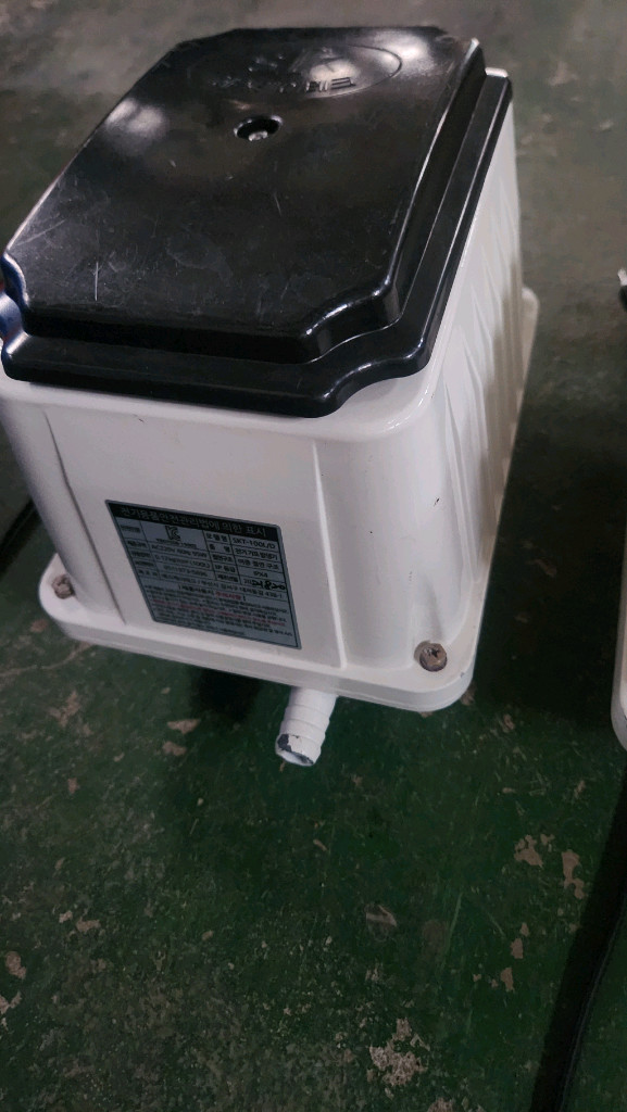 에스케이 고급 저소음 100L 브로워 에어펌프 SKT-100 L/D 정화조 수족관 양어장 분수 기포발생기 이미지