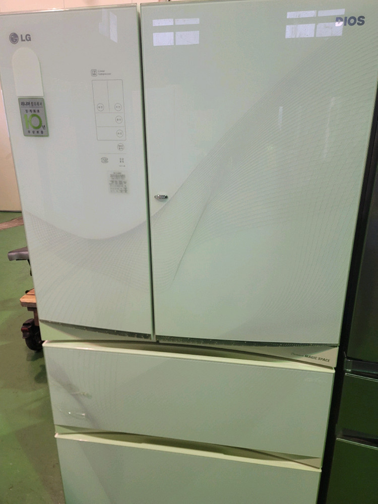무료배송설치 LG 565L 김치냉장고 김치통 많이있어요 2013,4제조 작동잘돼요- 이미지