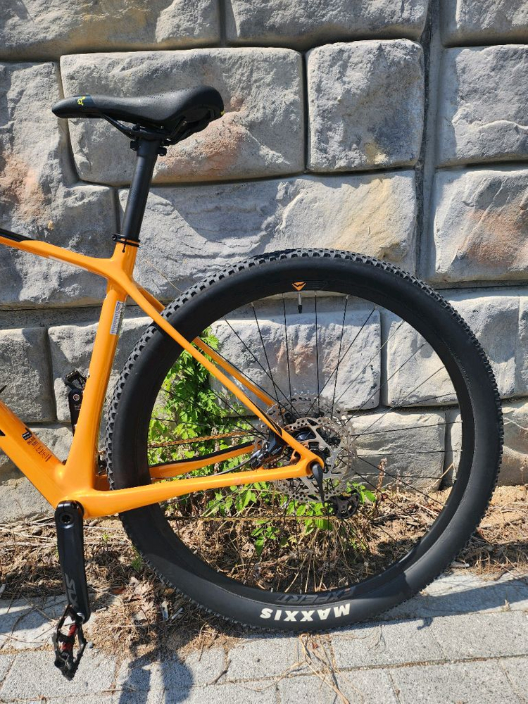메리다 빅나인 5000 카본 MTB 판매합니다. 이미지