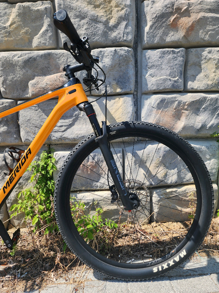 메리다 빅나인 5000 카본 MTB 판매합니다. 이미지