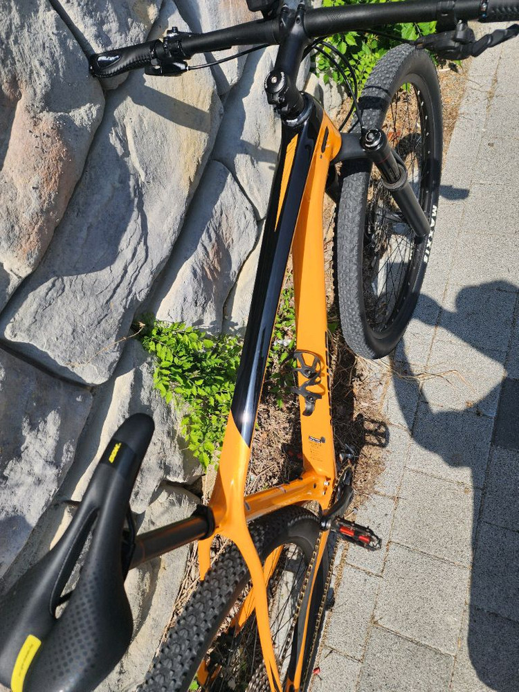 메리다 빅나인 5000 카본 MTB 판매합니다. 이미지