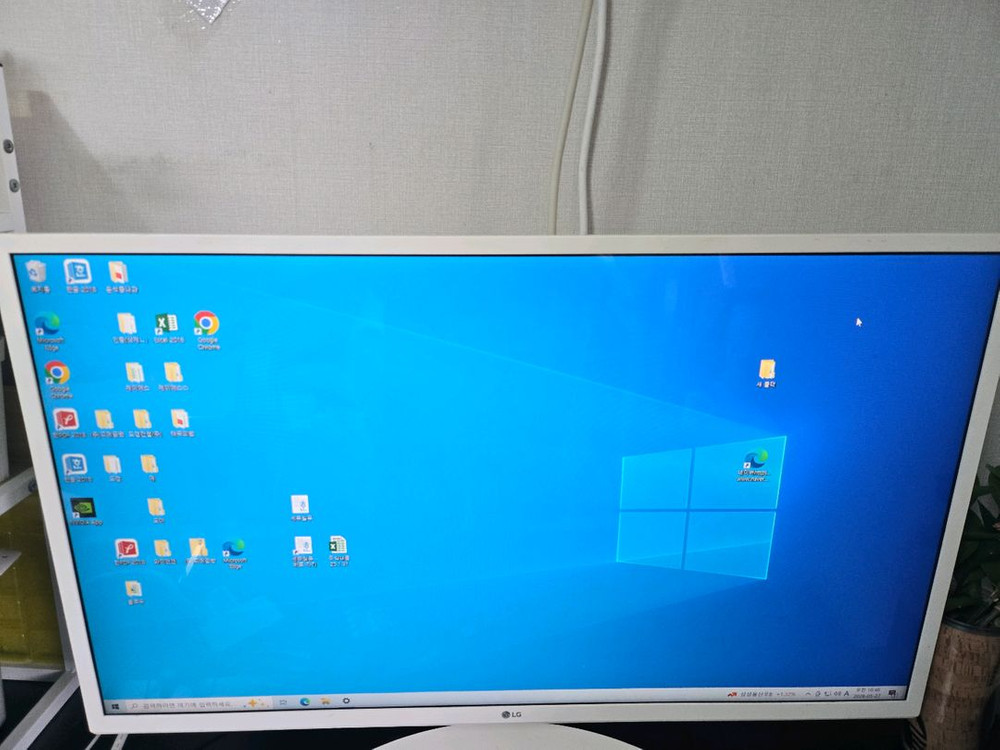 i5-7500 CPU에 GTX970 그래픽 카드가 장착된 데스크탑 본체입니다. 램은 8GB이고, 저장 공간은 1TB 이미지